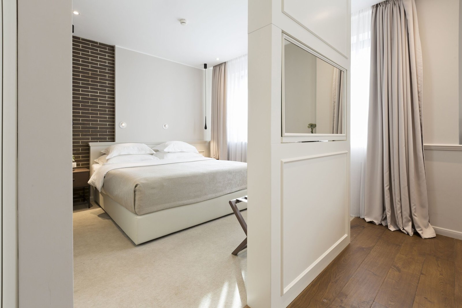 Envoy Hotel, rooms