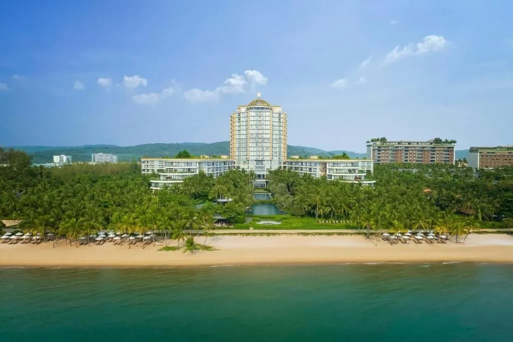 Pullman Phu Quoc Beach Resort — vibe