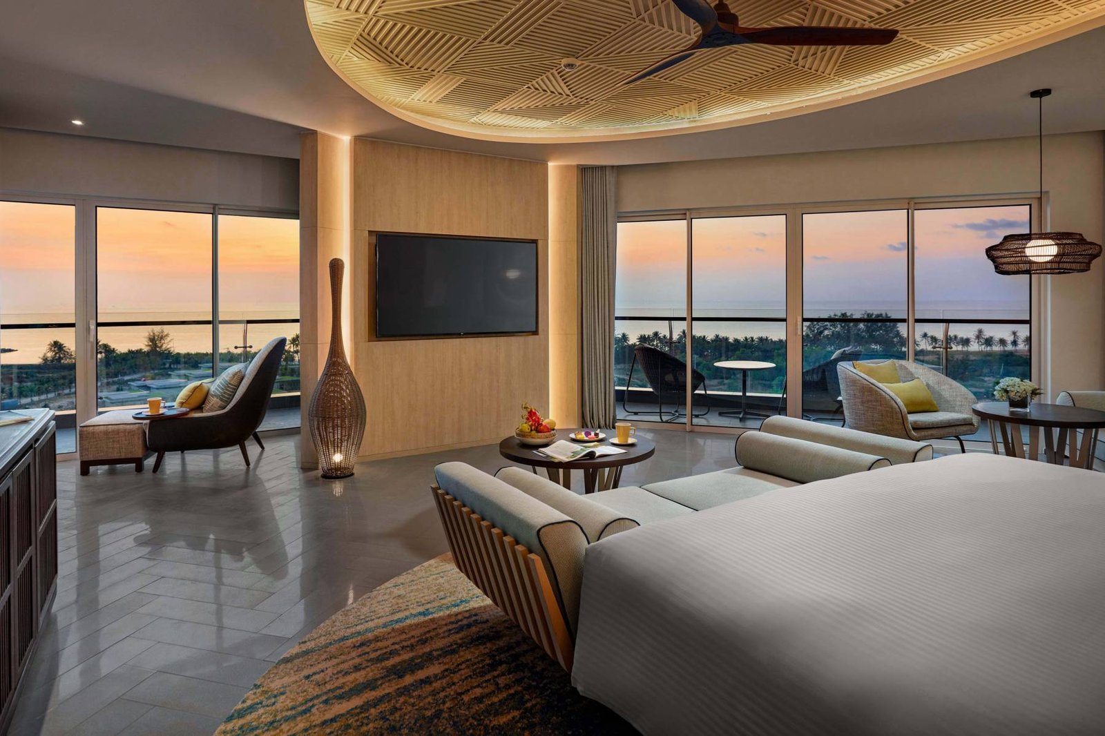 Pullman Phu Quoc Beach Resort — vibe