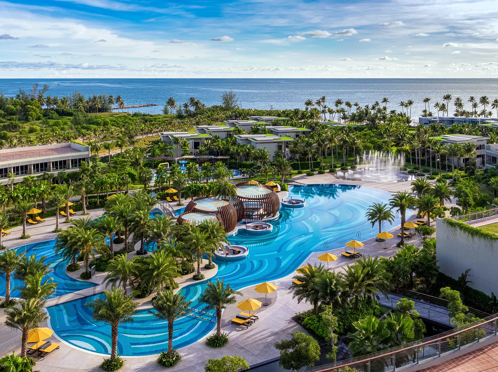 Pullman Phu Quoc Beach Resort, the pool