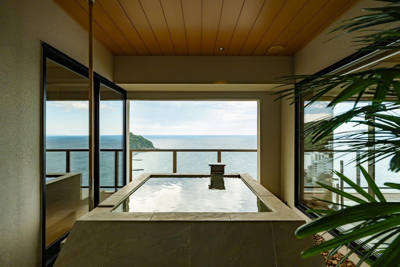 IZU RETREAT ATAWAGA SUIKO by Onko Chishin, the spa