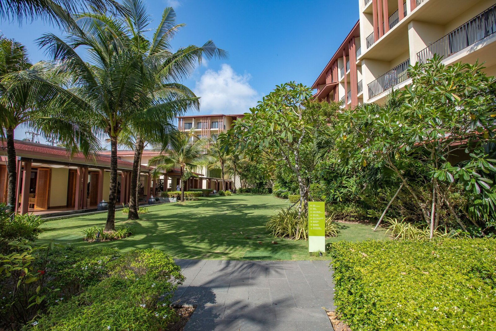 Dusit Princess Moonrise Beach Resort — vibe