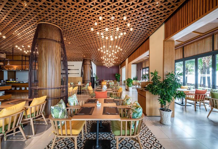 Dusit Princess Moonrise Beach Resort — eat & drink