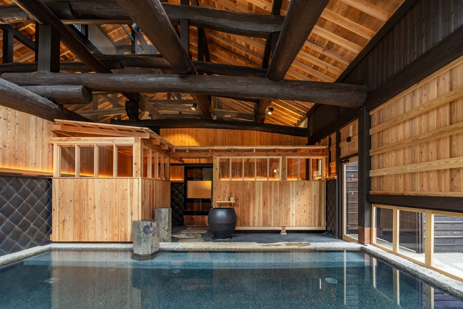 Izumigaya Crafts Inn Waraku - Front Office, the spa