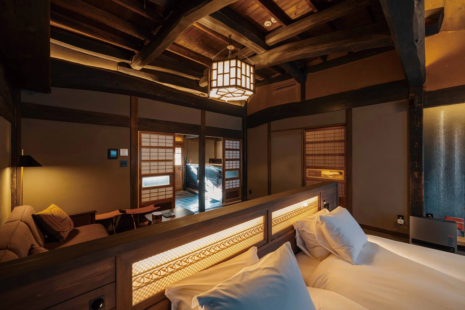 Izumigaya Crafts Inn Waraku - Front Office, rooms