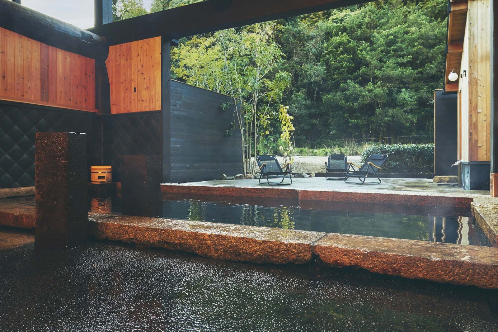 Izumigaya Crafts Inn Waraku - Front Office, the spa