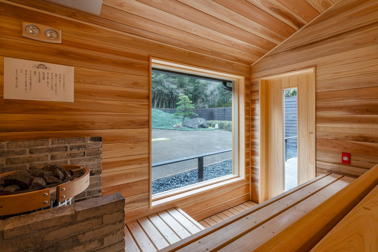 Izumigaya Crafts Inn Waraku - Front Office