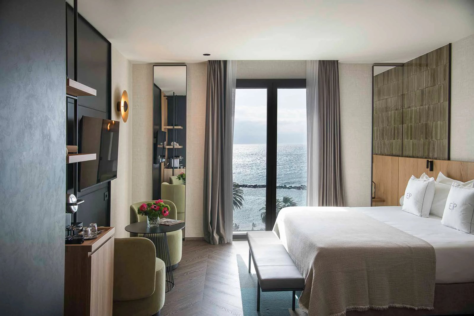 Europa Palace, rooms