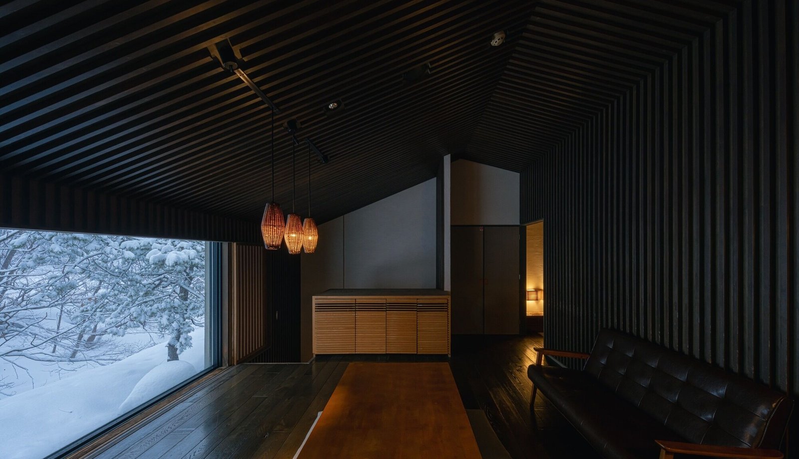 OTARU RETREAT KURAMURE by Onko Chishin