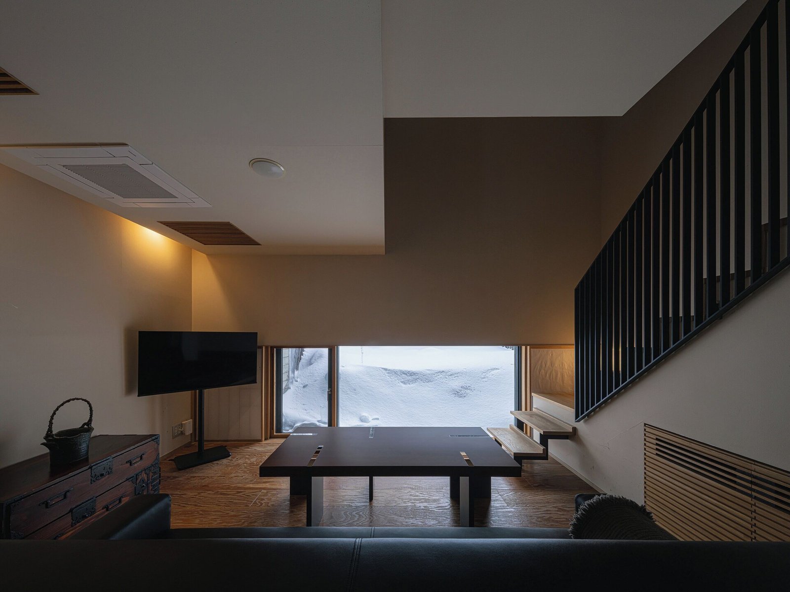 OTARU RETREAT KURAMURE by Onko Chishin