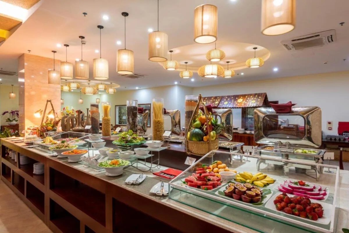 Amarin Resort — eat & drink