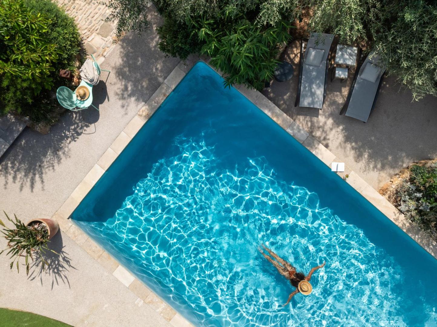 Hôtel Lou Calen, the pool