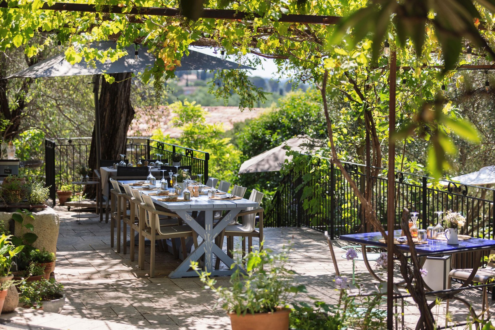 Hôtel Lou Calen, at the table