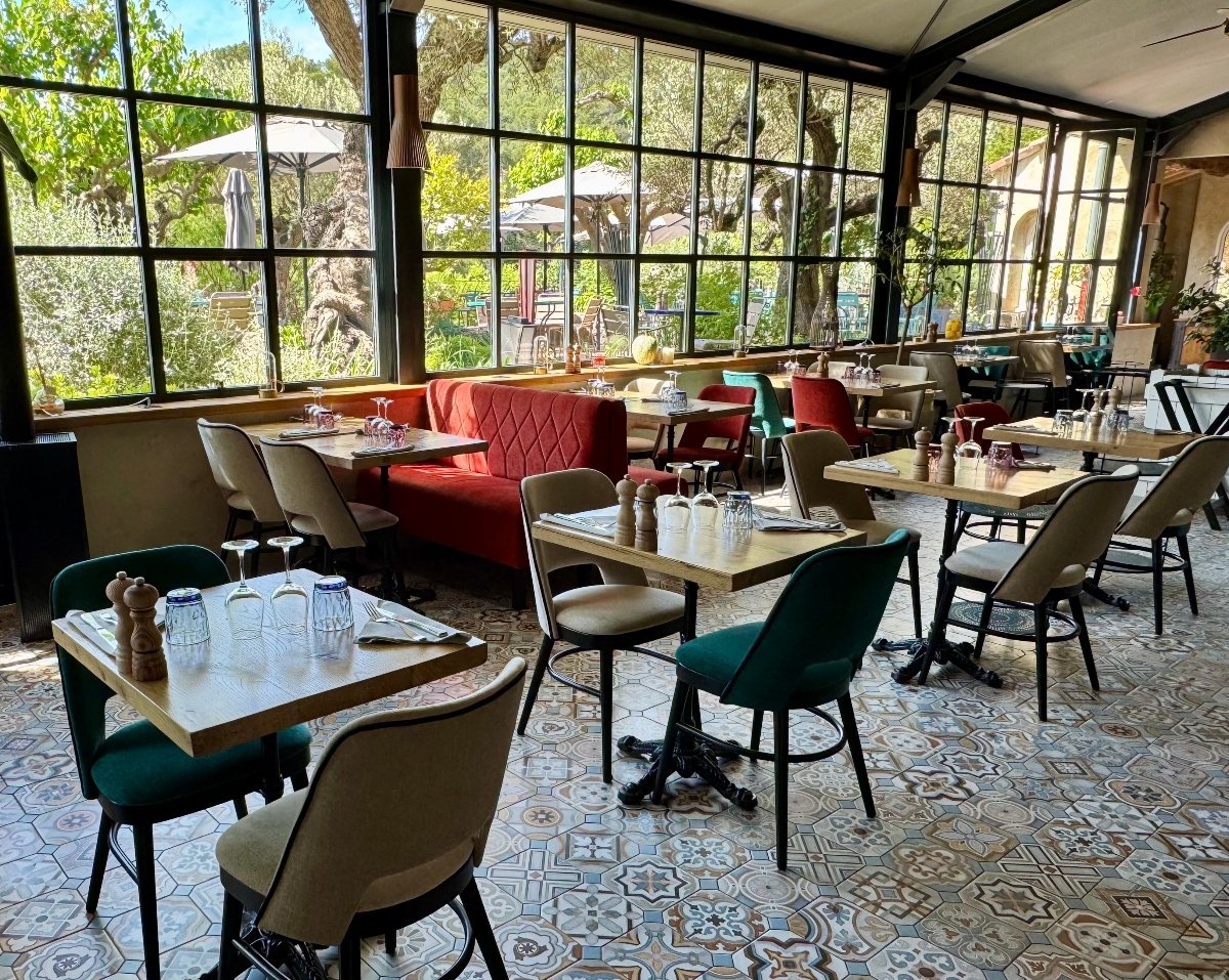 Hôtel Lou Calen, at the table