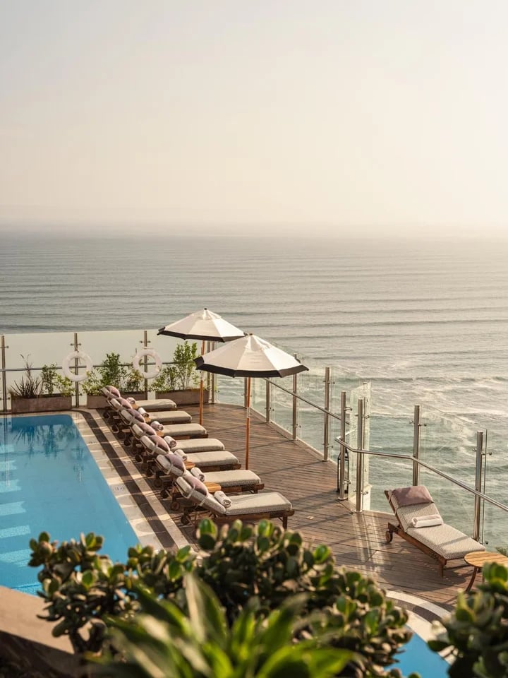 Hotel Indigo Lima Miraflores by IHG, the pool