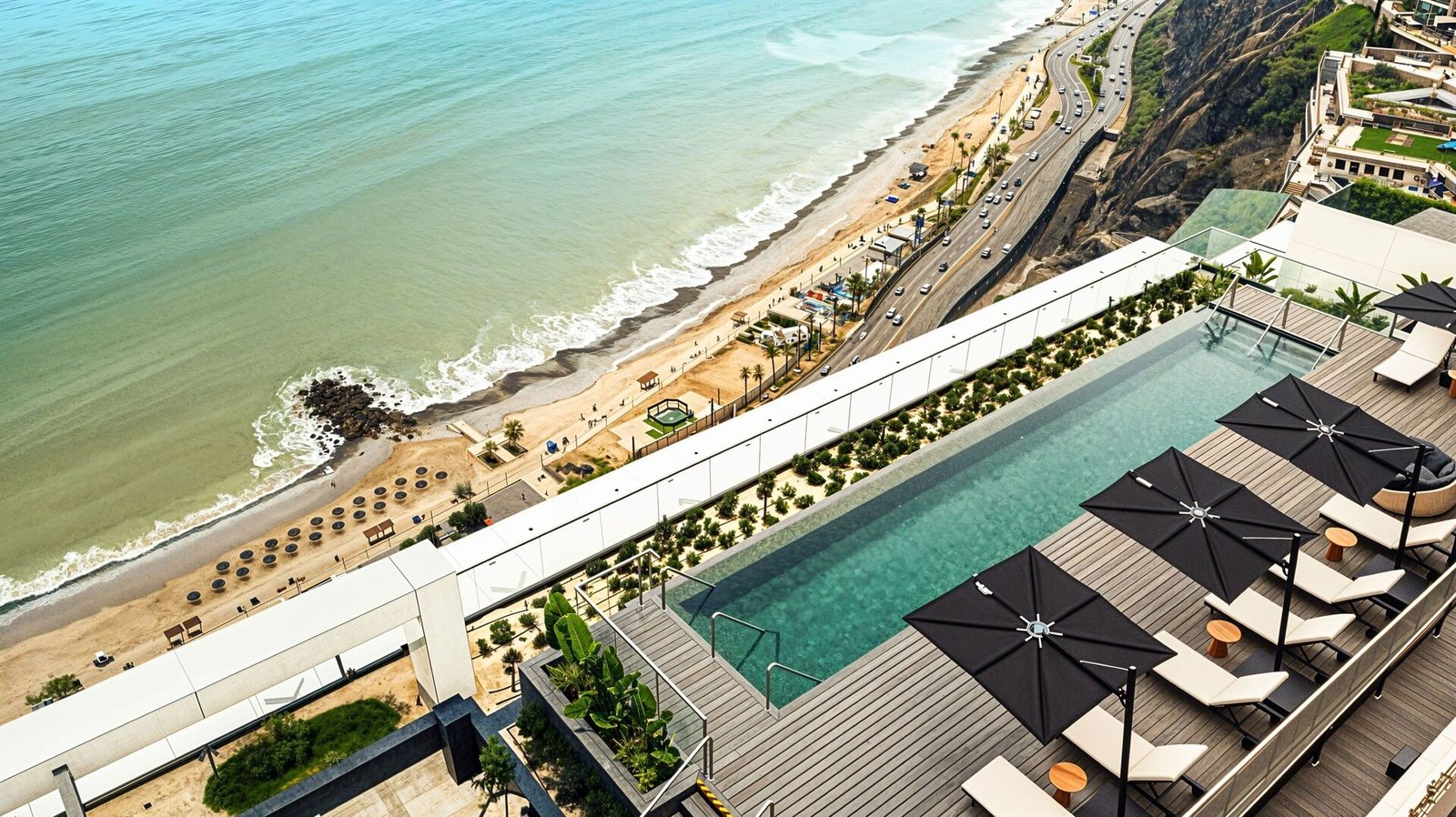 Hotel Indigo Lima Miraflores by IHG, the pool