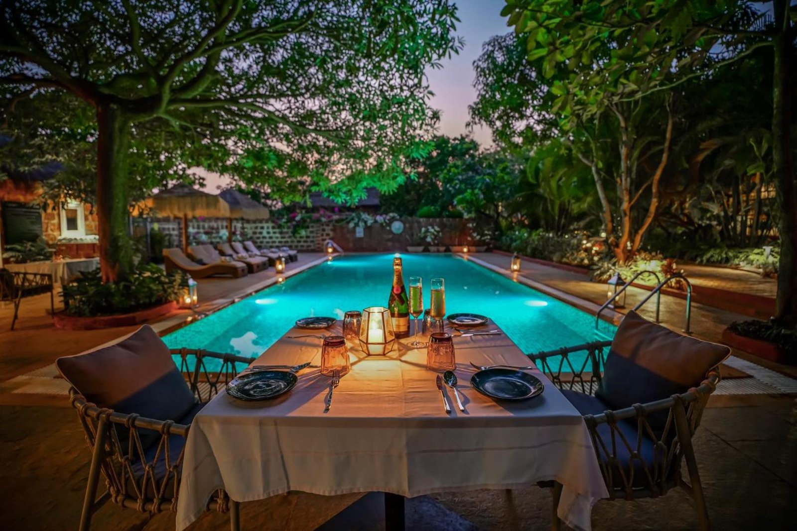 LaRiSa Resort & Spa, Ashwem, at the table