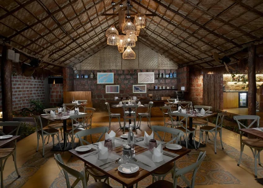 LaRiSa Resort & Spa, Ashwem, at the table