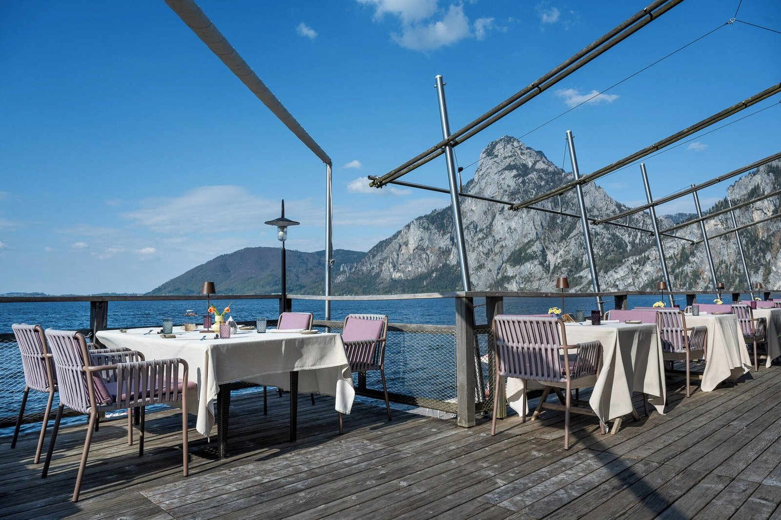 Das Traunsee, at the table