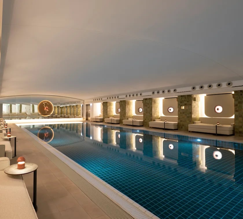 Conrad Hamburg, the pool
