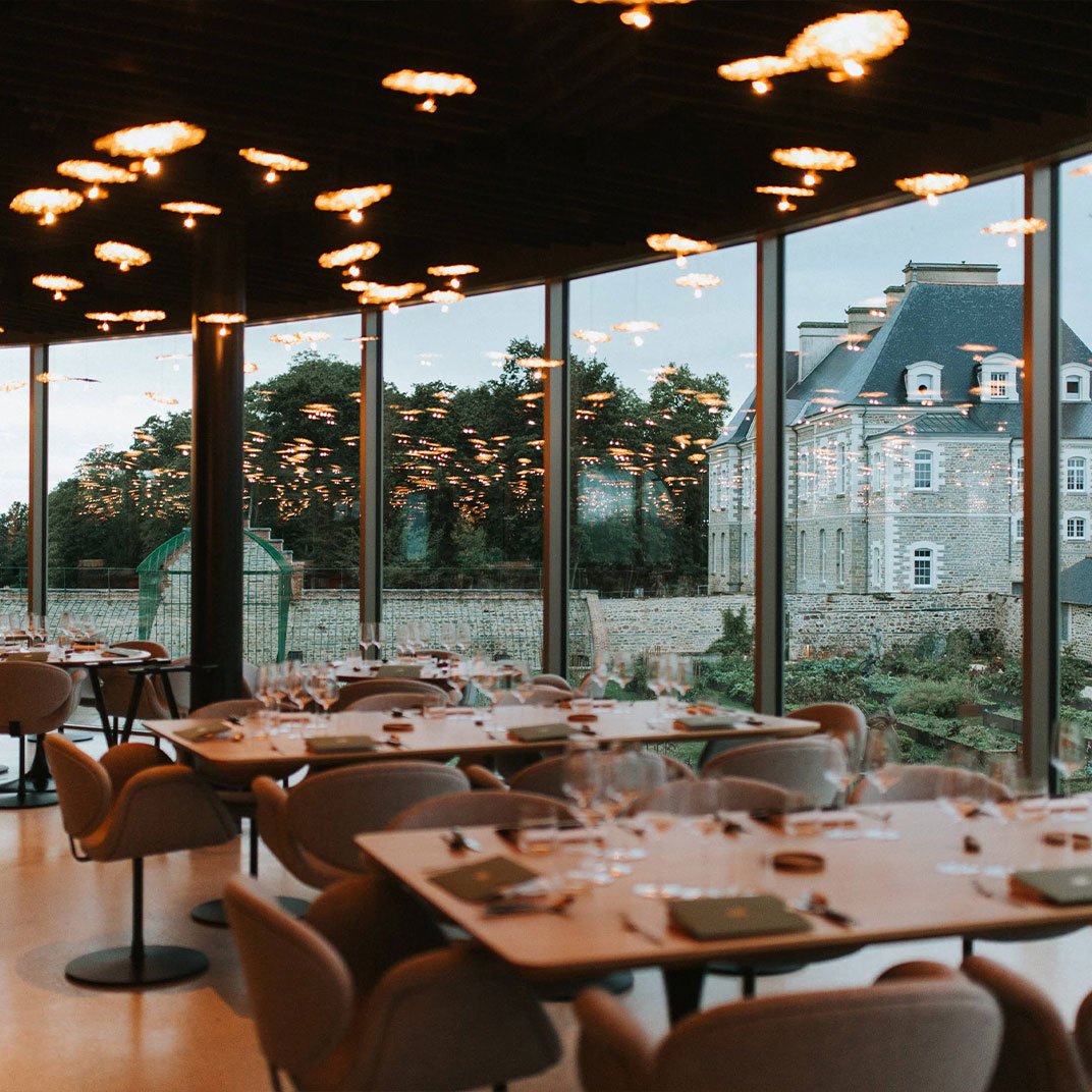 L'EssenCiel, at the table