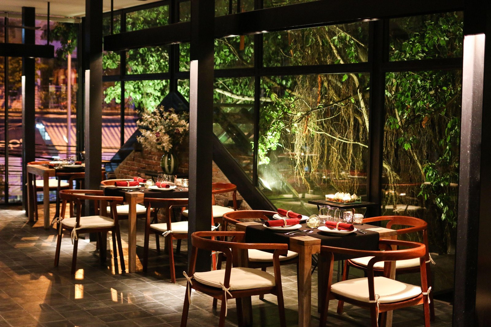 Plantation Urban Resort & Spa, at the table