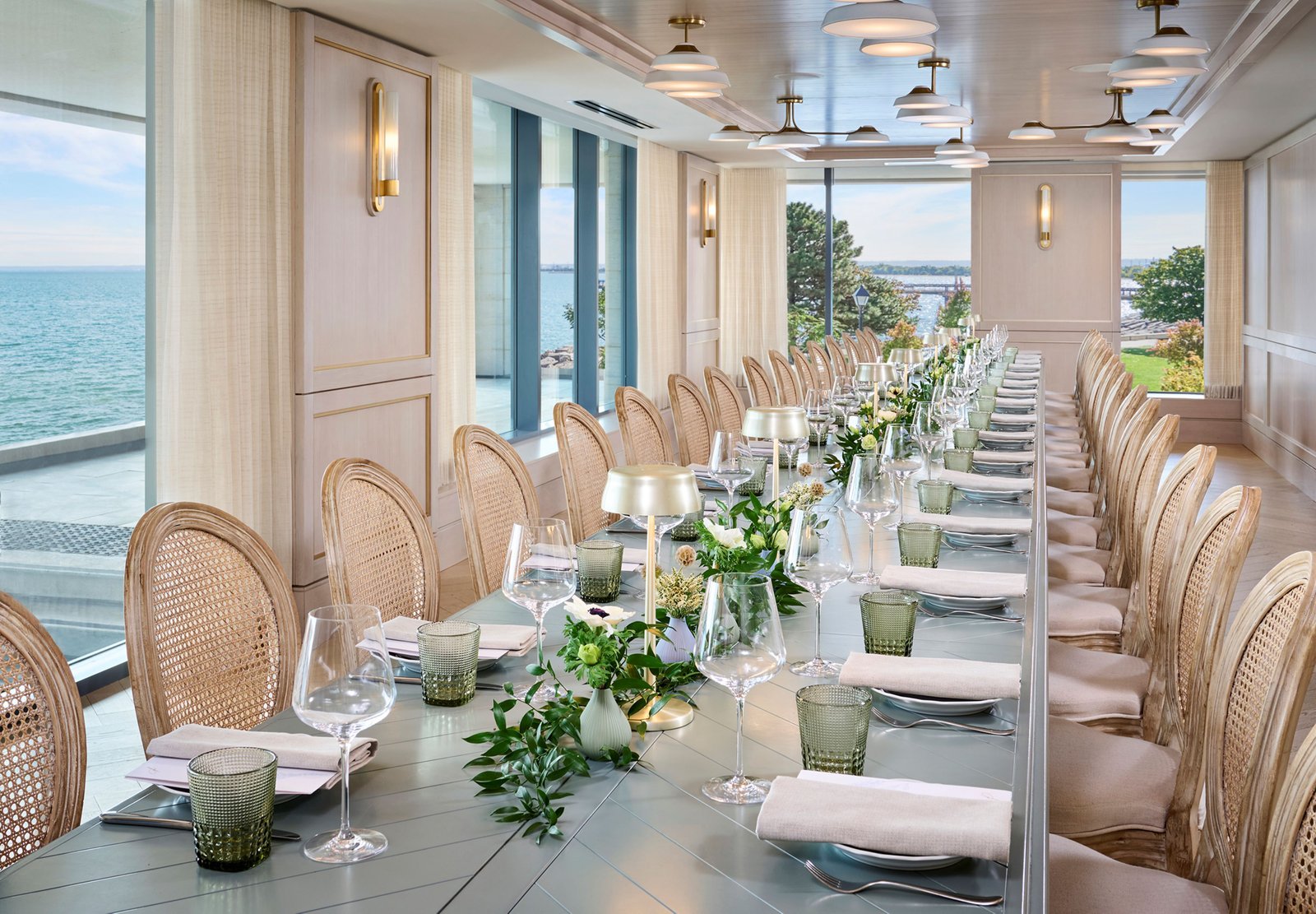 The Pearle Hotel & Spa, Autograph Collection, at the table