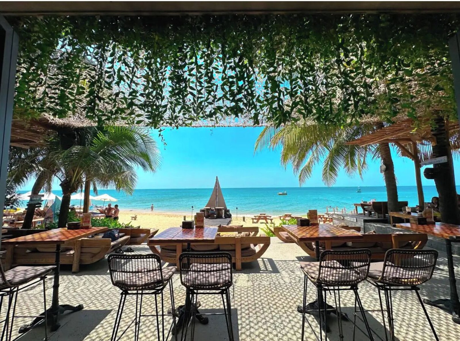 Sunset Beach Resort & Spa — vibe
