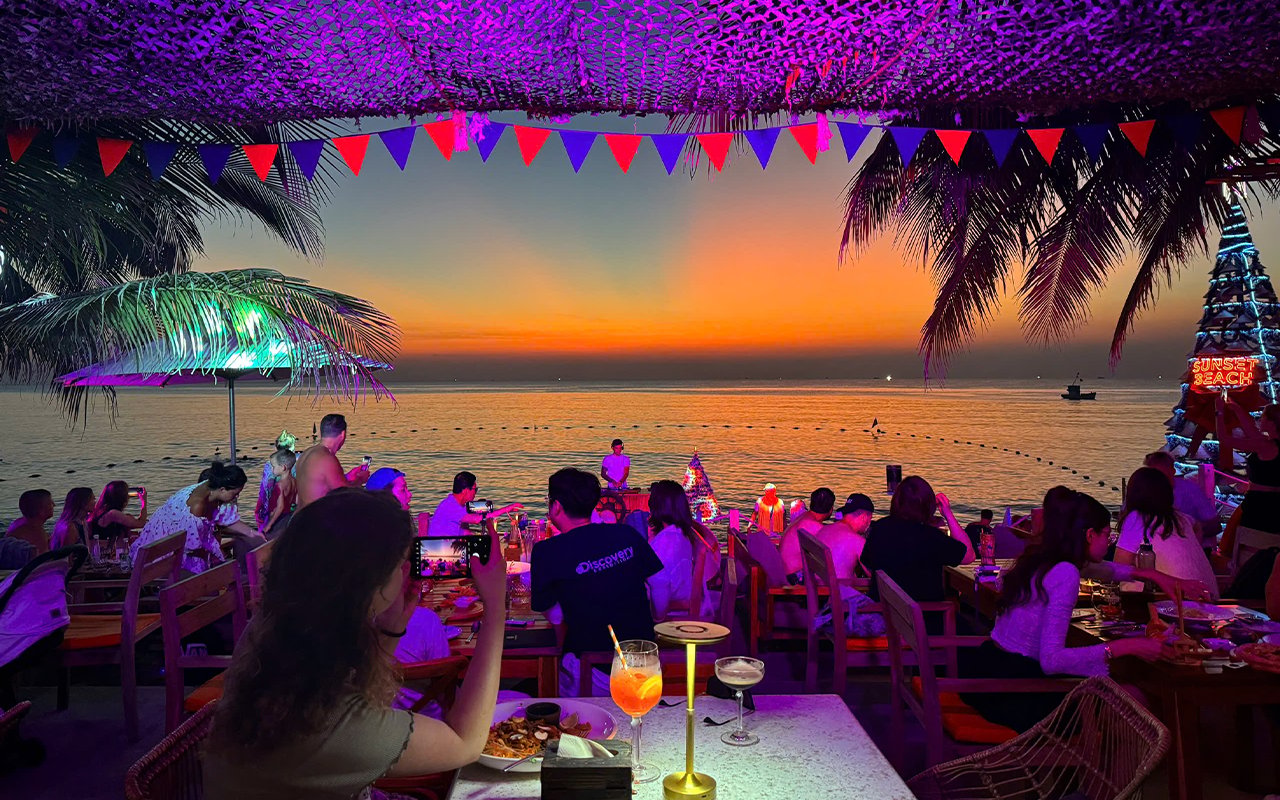 Sunset Beach Resort & Spa, sunset beach bar & restaurant