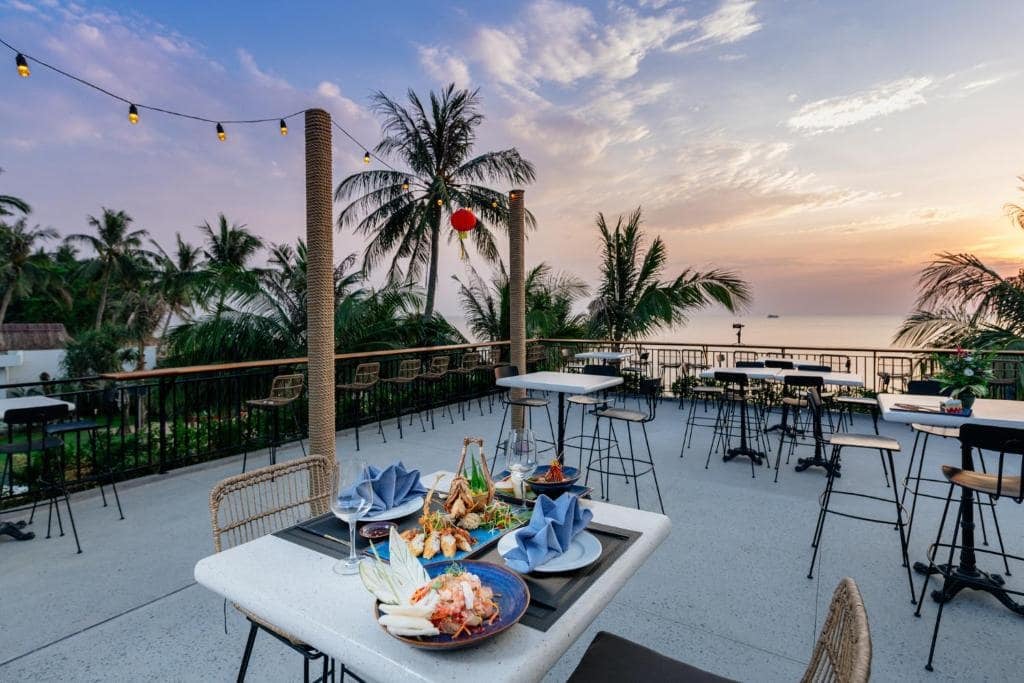 Sunset Beach Resort & Spa, at the table