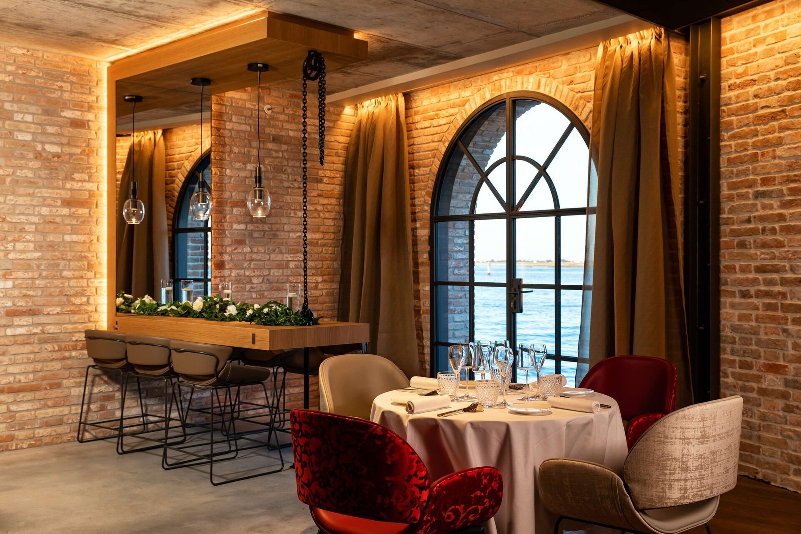 Hotel NH Collection Venezia Murano Villa, at the table