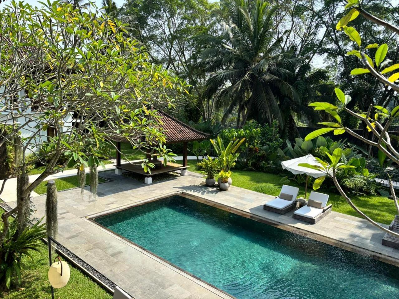 Bumi Kinar Ubud Heritage, the pool
