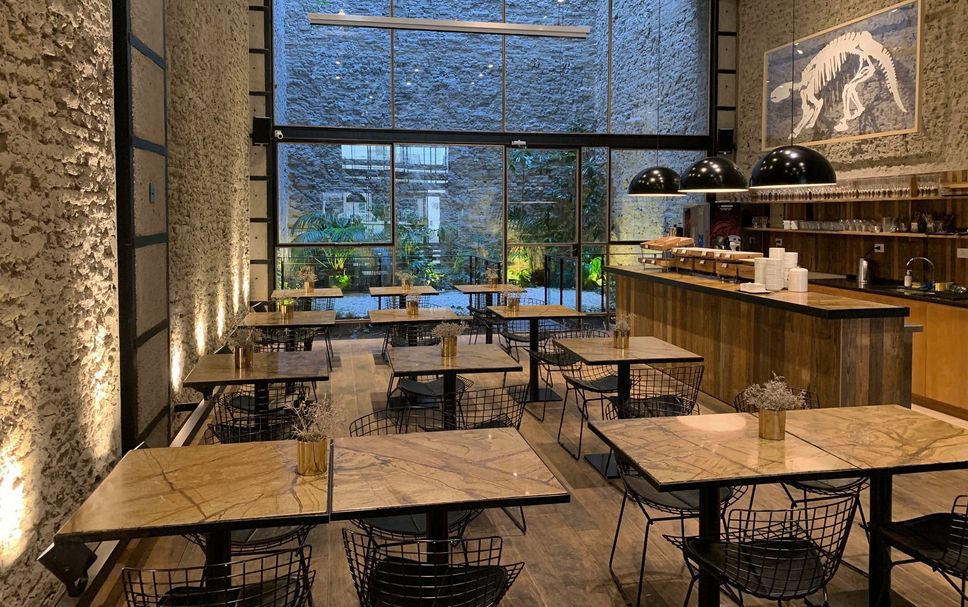 AQ Tailored Suites, craig bistro