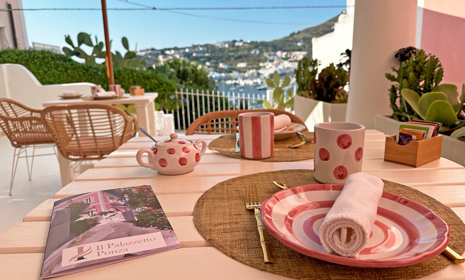 Il Palazzetto Ponza, breakfast and drinks terrace