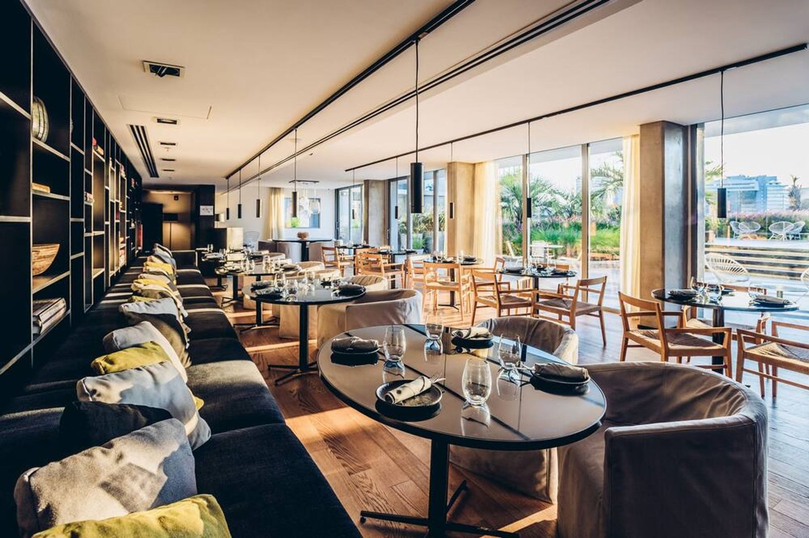 SLS Buenos Aires Puerto Madero, at the table