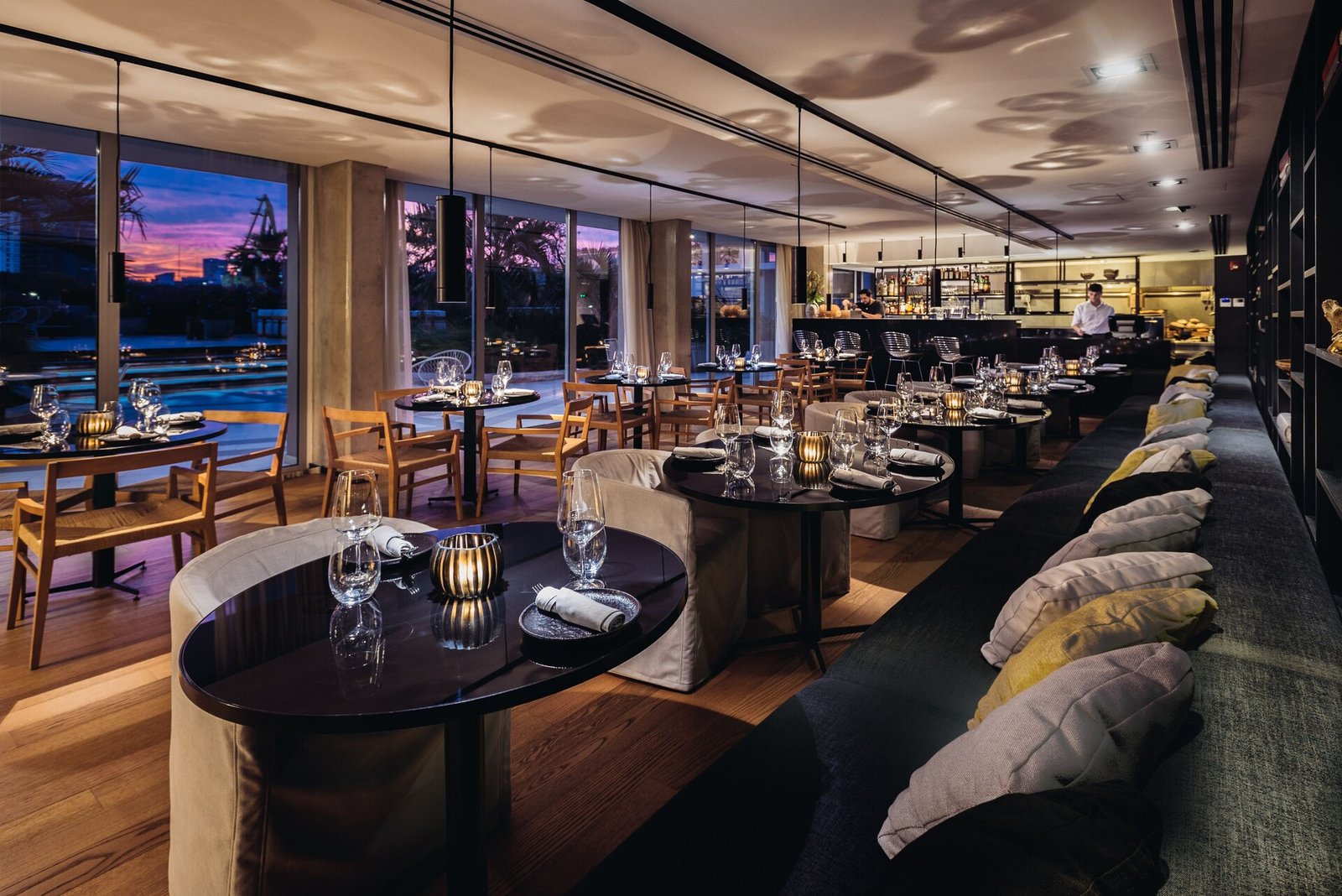 SLS Buenos Aires Puerto Madero, at the table