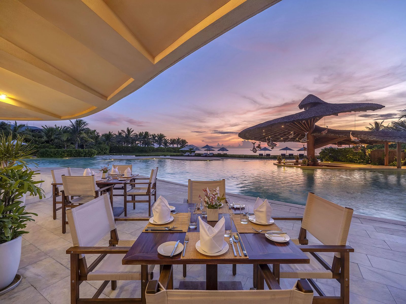Ana Mandara Cam Ranh, at the table
