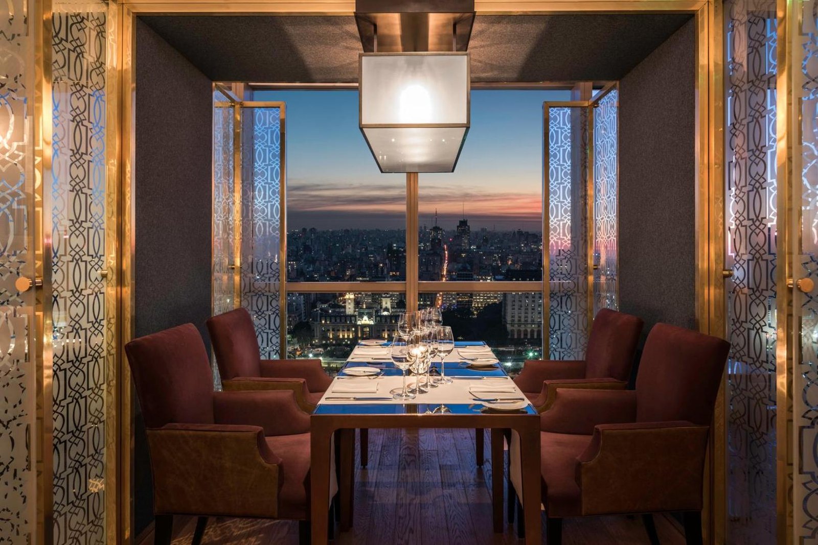 Alvear Icon Hotel, at the table