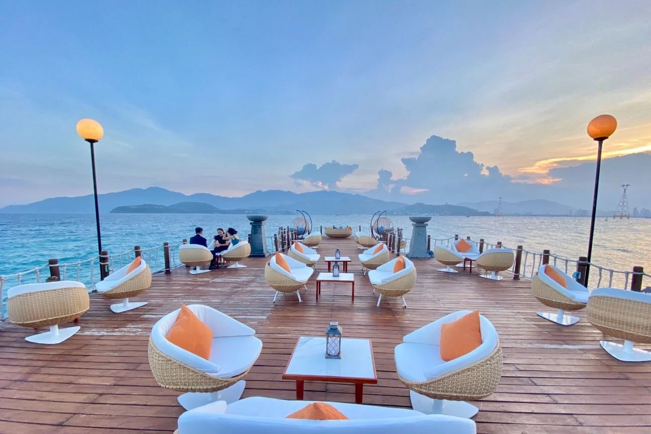 Vinpearl Luxury Nha Trang, wave bar