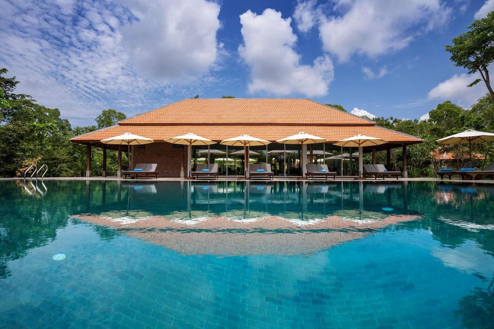 Farmhouse Resort & Spa