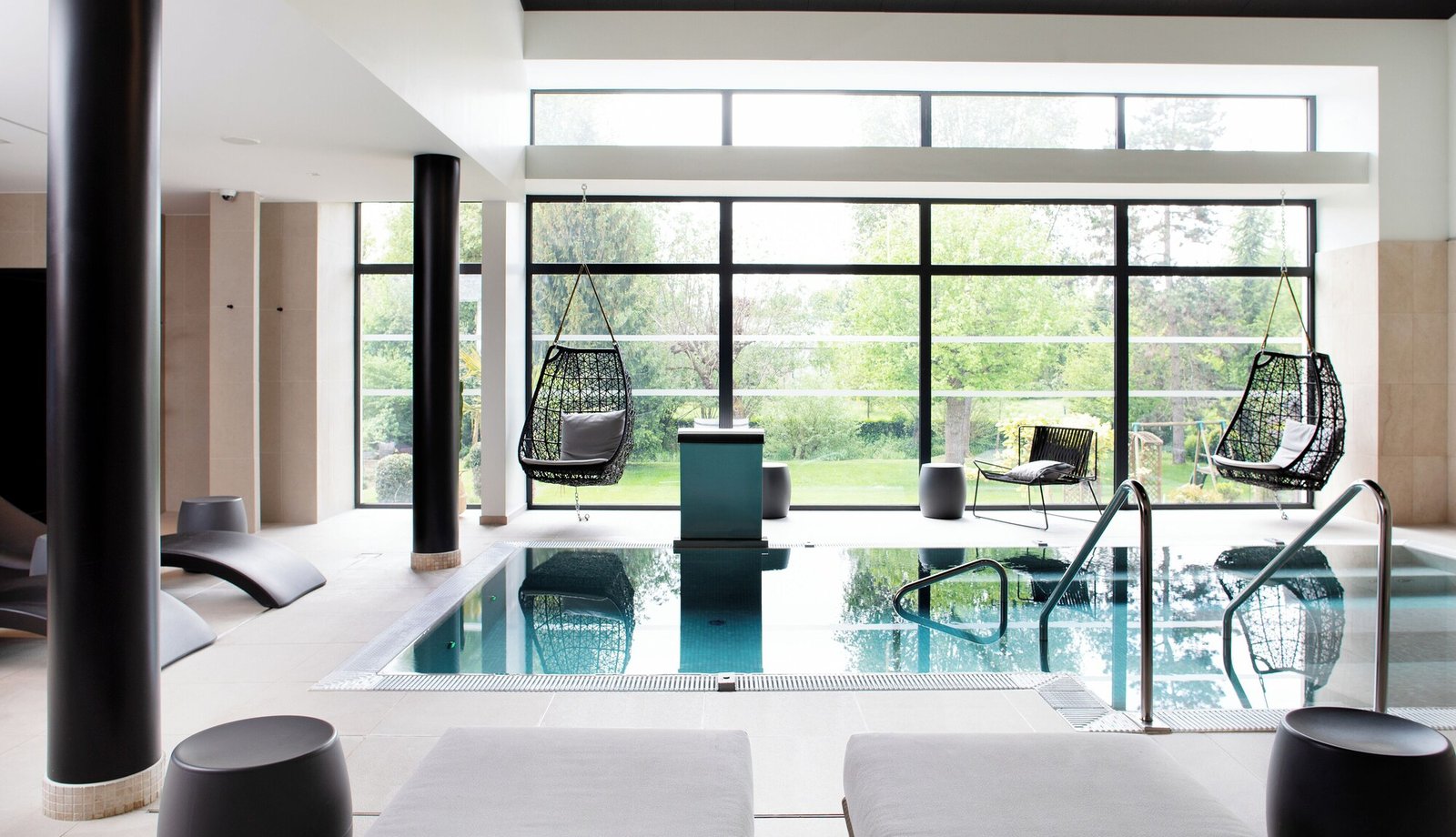Chateau De Saulon, the pool