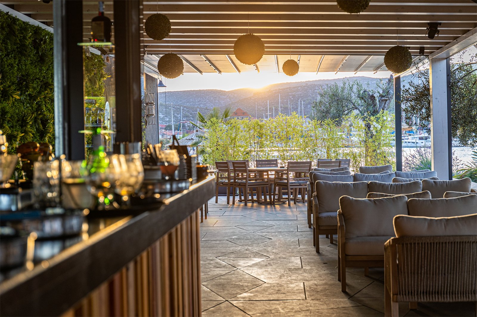 Hotel Marinus, at the table
