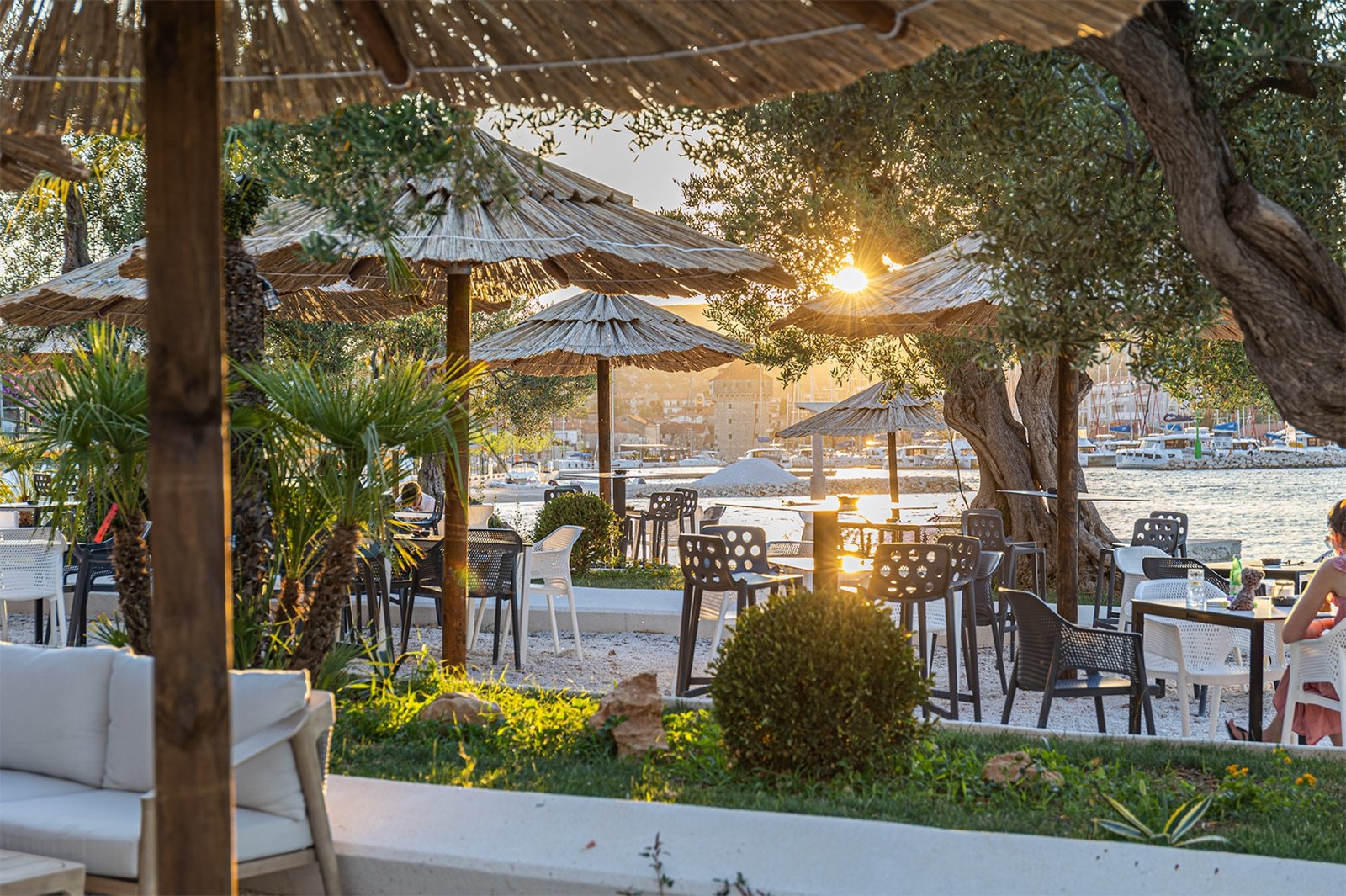 Hotel Marinus, at the table