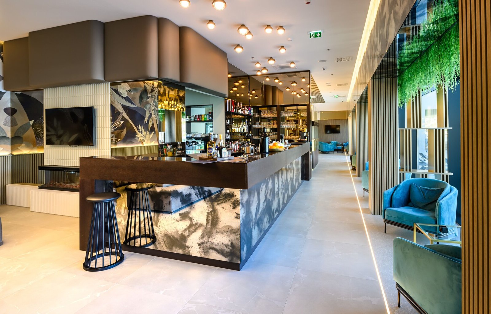 Hotel Marinus, at the table