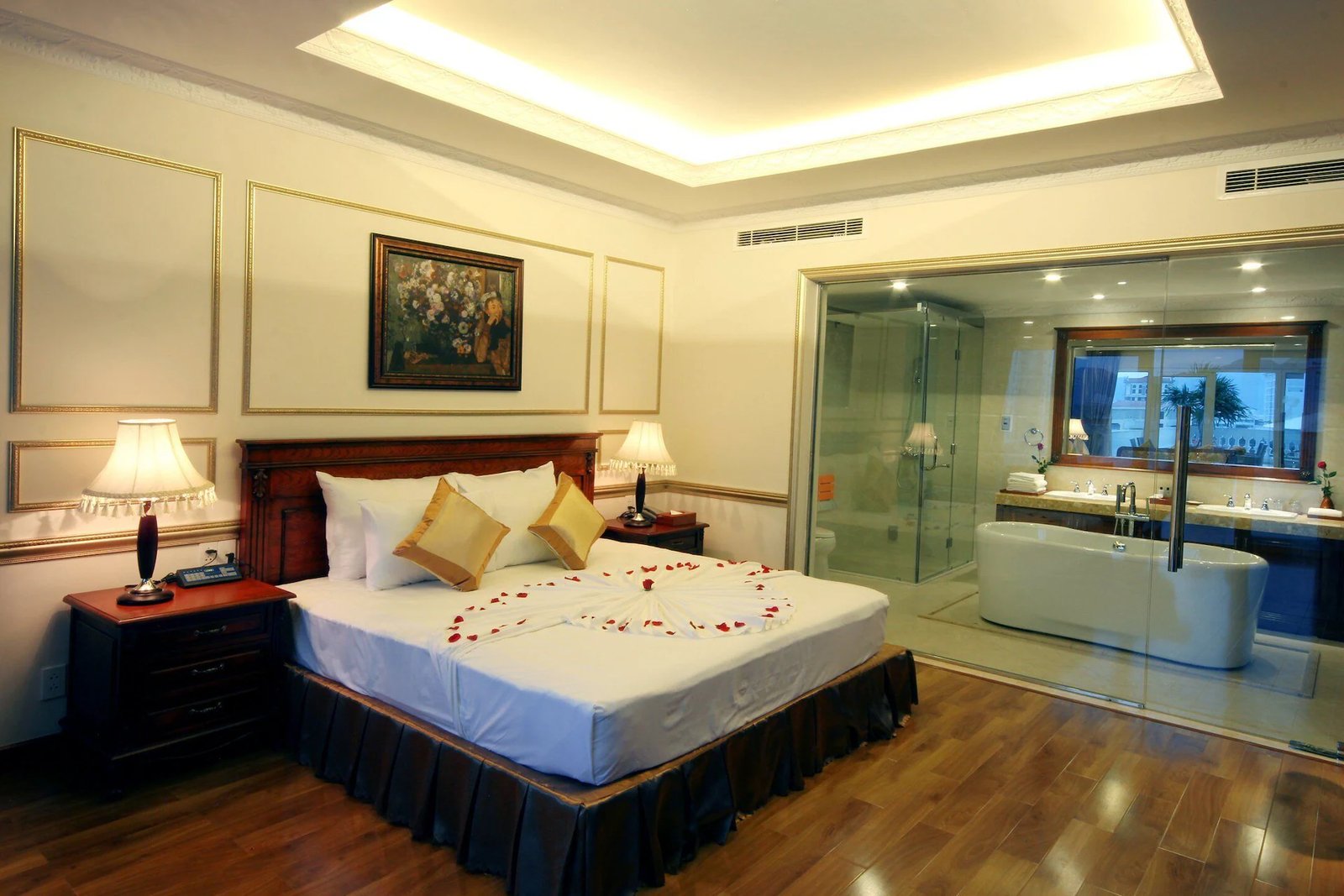 Nha Trang Palace Hotel — vibe