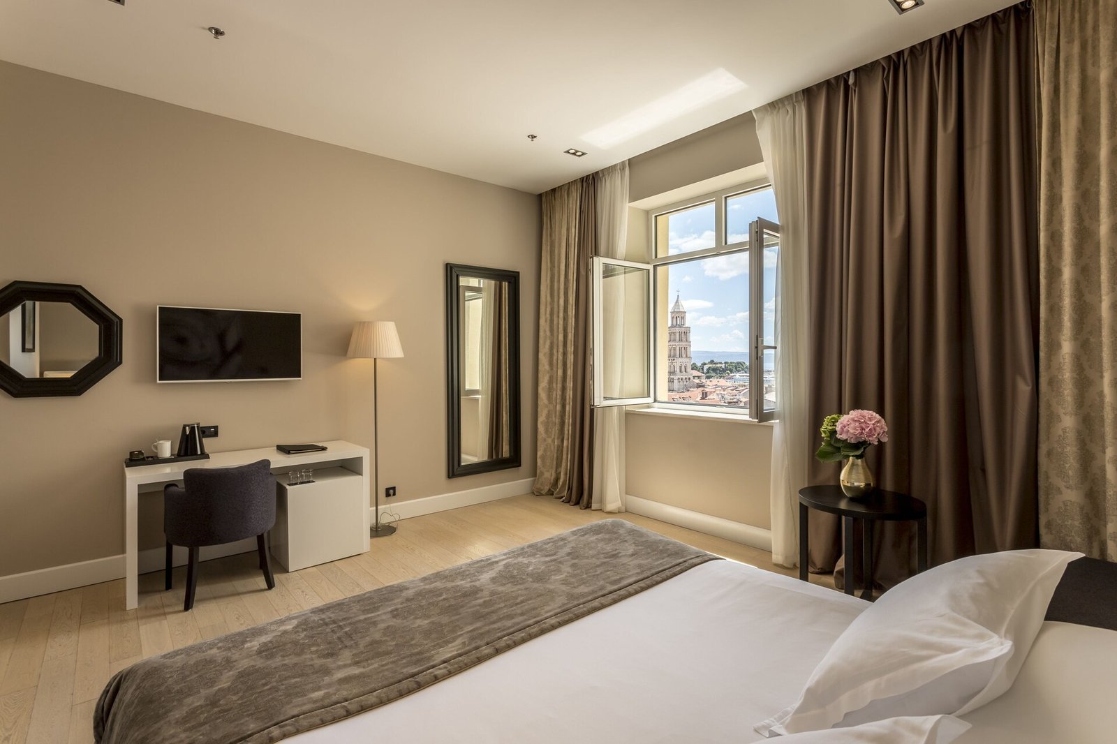 Cornaro Hotel, rooms