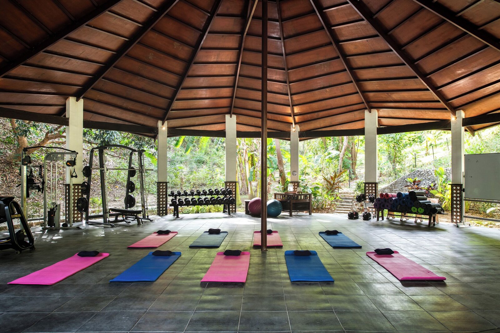 Nawa Wellness, fitness pavilion and courts