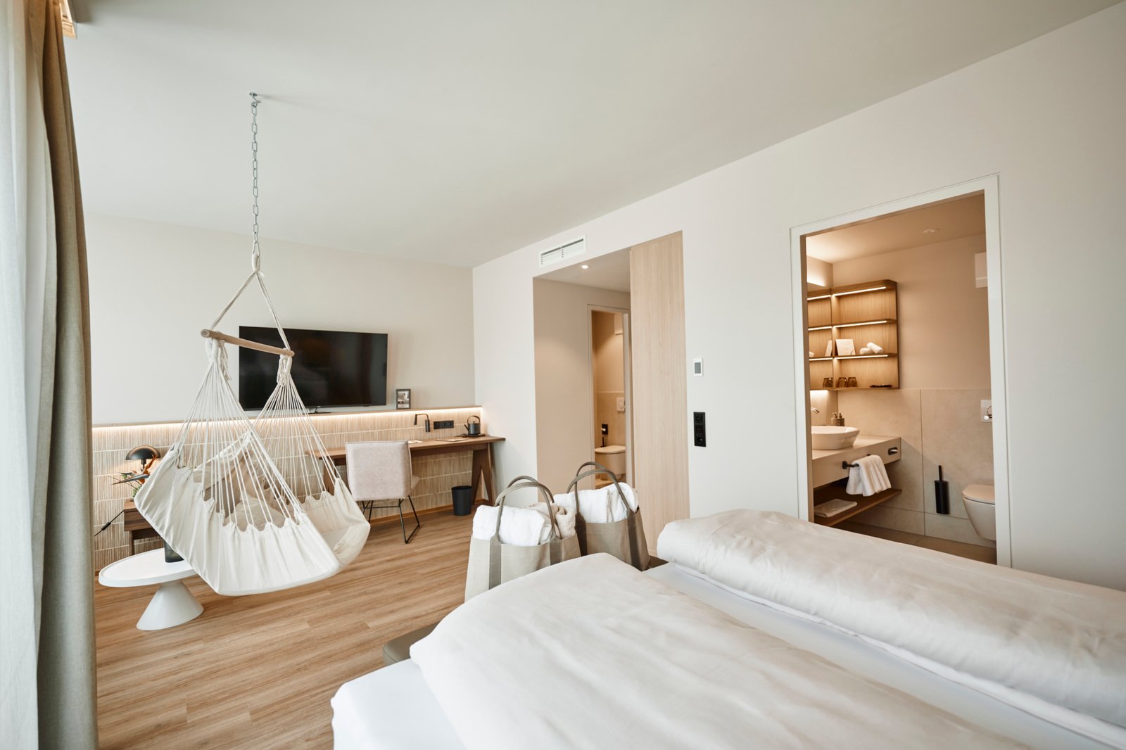 Nouri Hotel