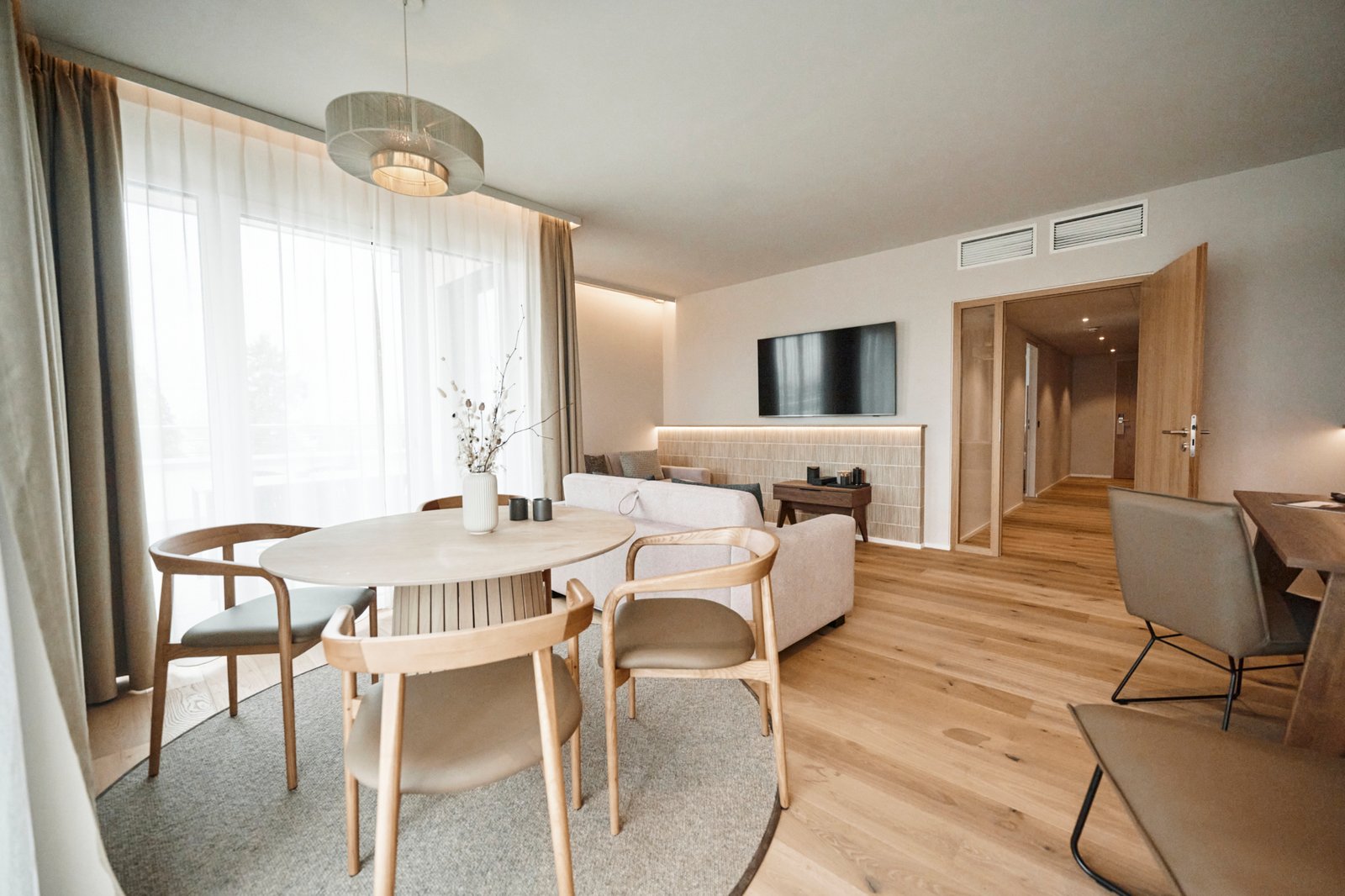 Nouri Hotel