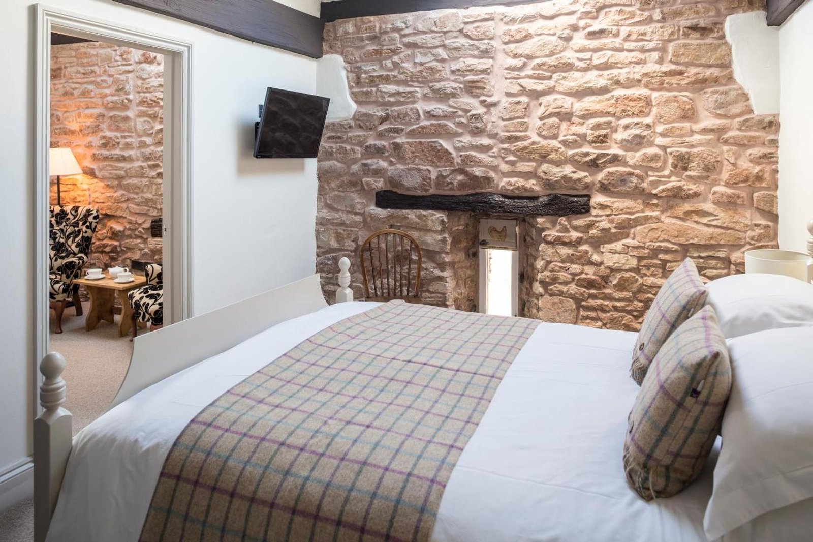 Tudor Farmhouse Hotel, rooms